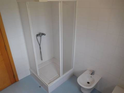 Moradia T5 / Isolada / Jardim / Garagem / Porto de Mós