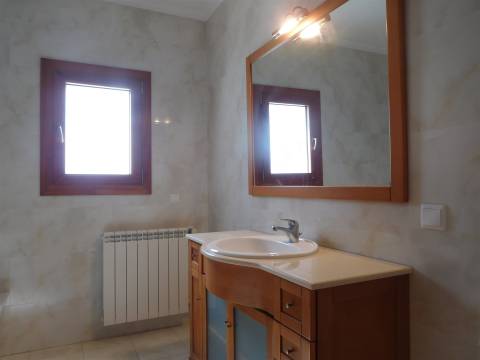 Moradia T5 / Isolada / Jardim / Garagem / Porto de Mós