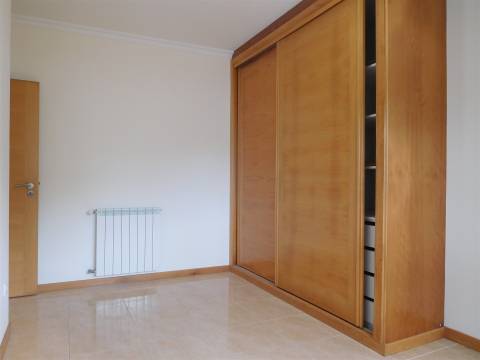 Moradia T5 / Isolada / Jardim / Garagem / Porto de Mós