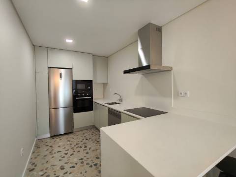 Arrendamento / Apartamento T1 / Novo / Gândara dos Olivais / Leiria