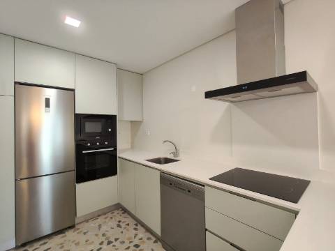 Arrendamento / Apartamento T1 / Novo / Gândara dos Olivais / Leiria