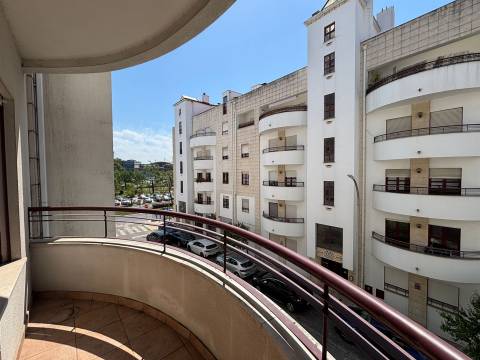 Apartamento T3 / Garagem / Varandas / Nova Leiria / Leiria