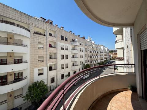 Apartamento T3 / Garagem / Varandas / Nova Leiria / Leiria
