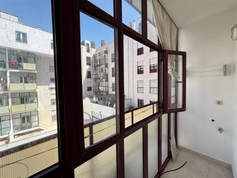 Apartamento T3 / Garagem / Varandas / Nova Leiria / Leiria