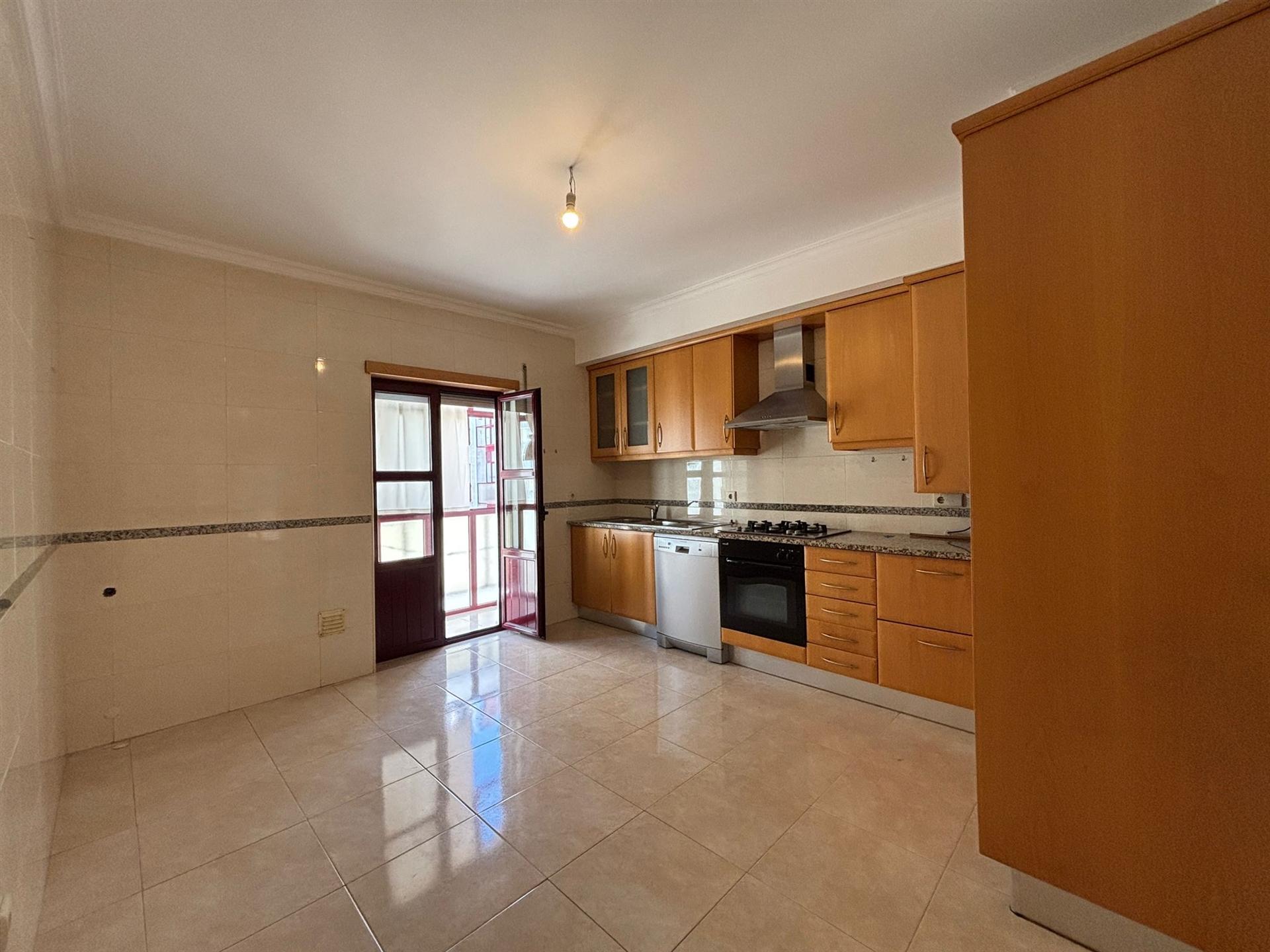 Apartamento T3 / Garagem / Varandas / Nova Leiria / Leiria
