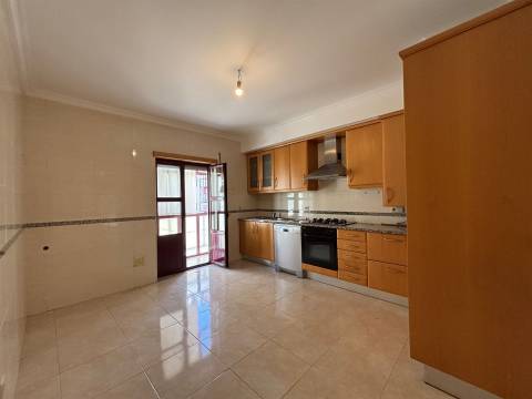 Apartamento T3 / Garagem / Varandas / Nova Leiria / Leiria