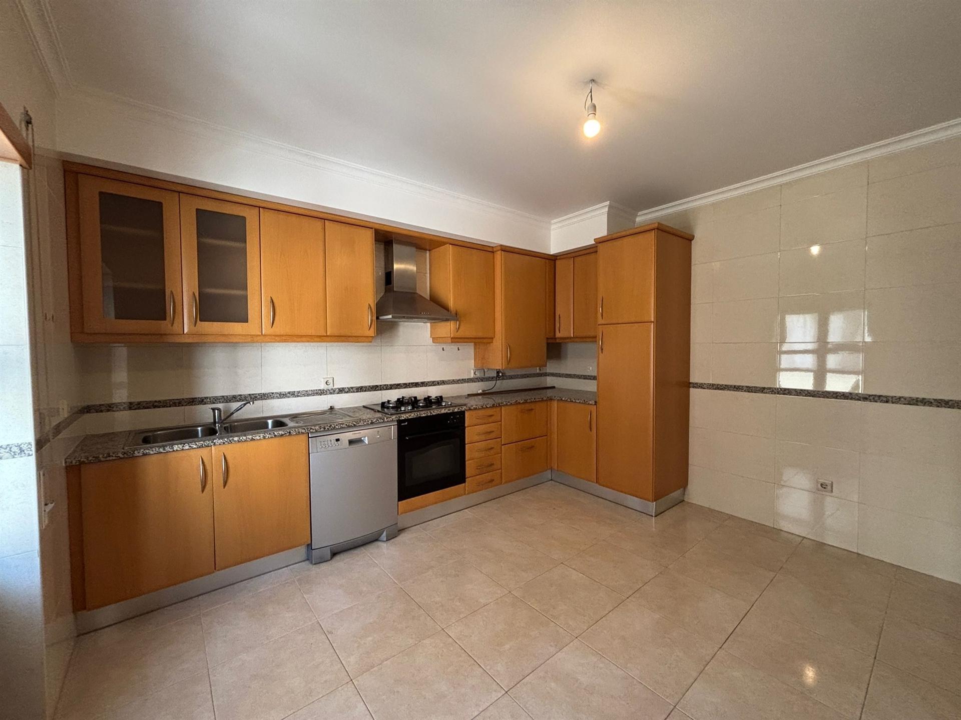 Apartamento T3 / Garagem / Varandas / Nova Leiria / Leiria