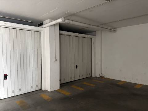 Apartamento T3 / Garagem / Varandas / Nova Leiria / Leiria
