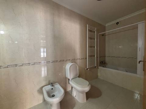 Apartamento T3 / Garagem / Varandas / Nova Leiria / Leiria