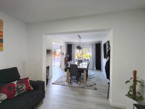 Moradia T5 + 2 / Renovado / Ar Condicionado / Espite / Ourém