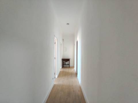 Moradia T5 + 2 / Renovado / Ar Condicionado / Espite / Ourém