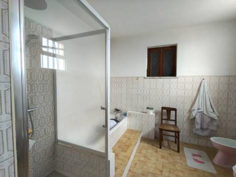 Moradia T3 / terreno / Poço / Monte Real e Carvide / Leiria