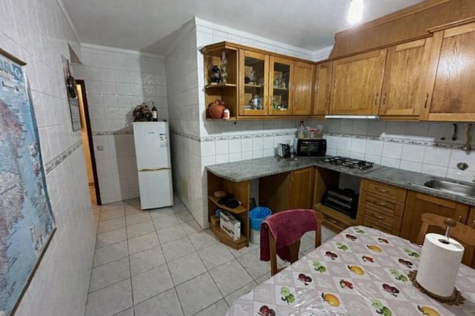 Arrendamento / Apartamento T2 / Garagem / Varanda / Gândara dos Olivais / Leiria