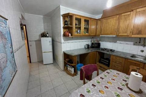Arrendamento / Apartamento T2 / Garagem / Varanda / Gândara dos Olivais / Leiria