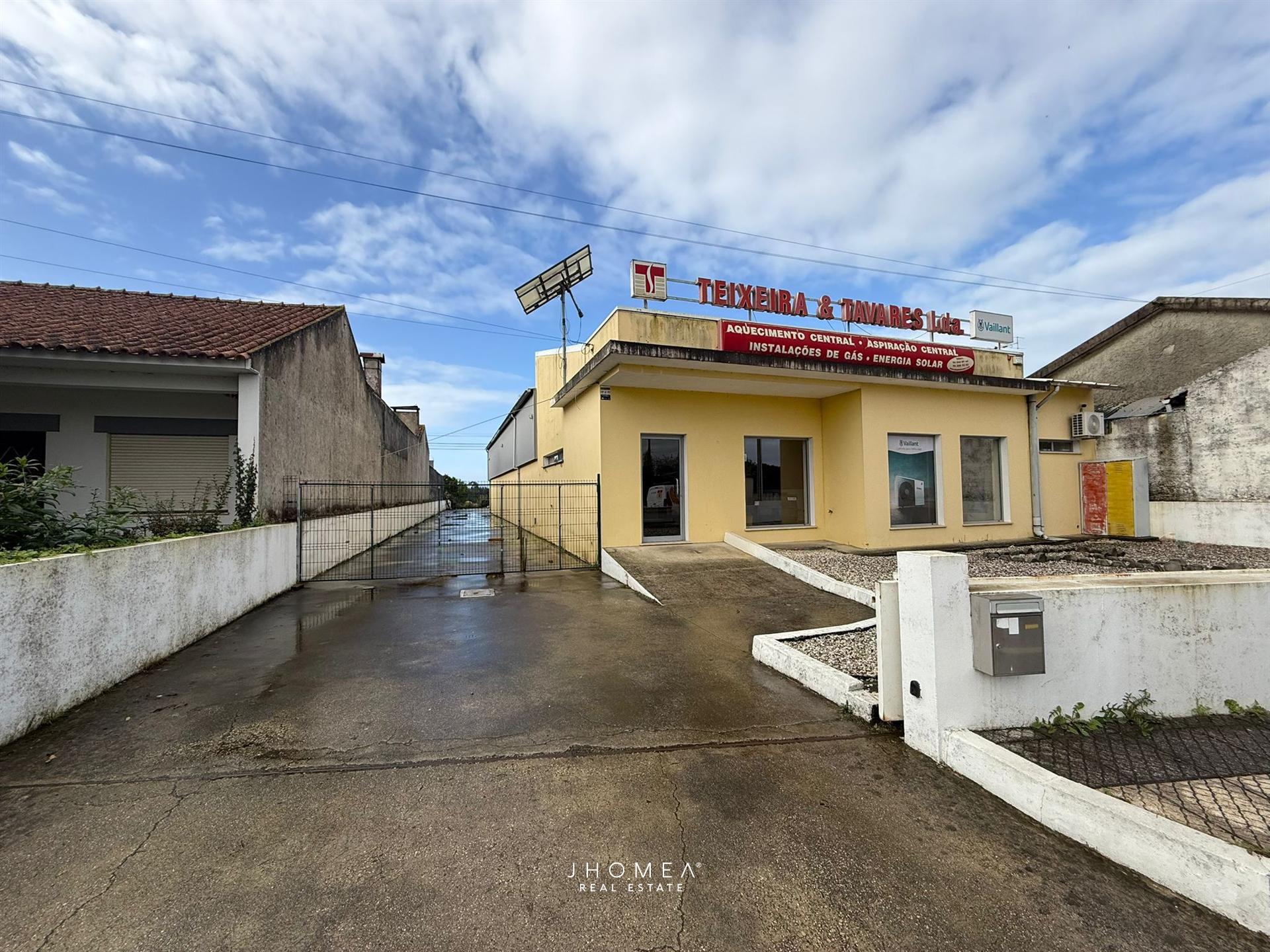 Espaço com Licença para Comércio e armazém – Requeixo, Aveiro