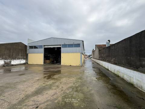 Espaço com Licença para Comércio e armazém – Requeixo, Aveiro