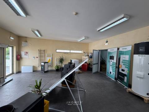 Espaço com Licença para Comércio e armazém – Requeixo, Aveiro