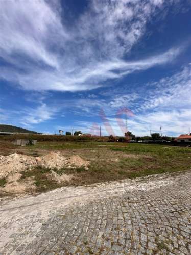 Terreno para construção em Oliveira Stª Maria, V.N.Famalicão.
