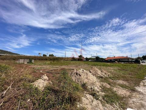 Terreno para construção em Oliveira Stª Maria, V.N.Famalicão.