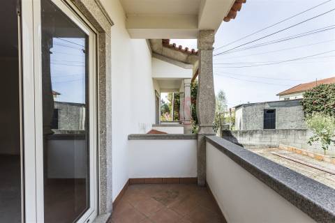 Moradia T3+1 em São Miguel, Vizela