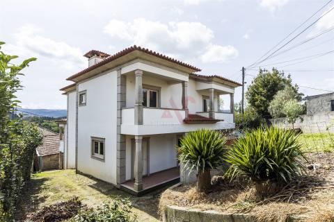 Moradia T3+1 em São Miguel, Vizela