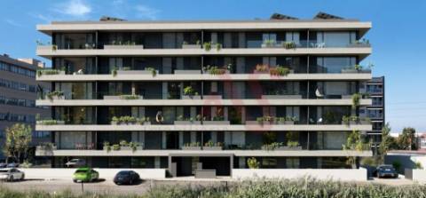 Apartamento T3 no "Empreendimento Santa Marinha" em Gaia, Porto.