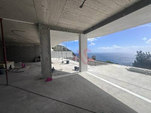 Moradia Geminada de Luxo T4 em construção no Arco da Calheta, Madeira
