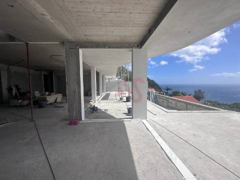 Moradia Geminada de Luxo T4 em construção no Arco da Calheta, Madeira