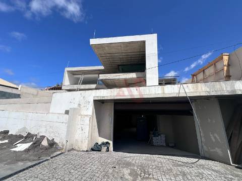 Moradia T3 com piscina infinita em Santa Maria Maior, Funchal