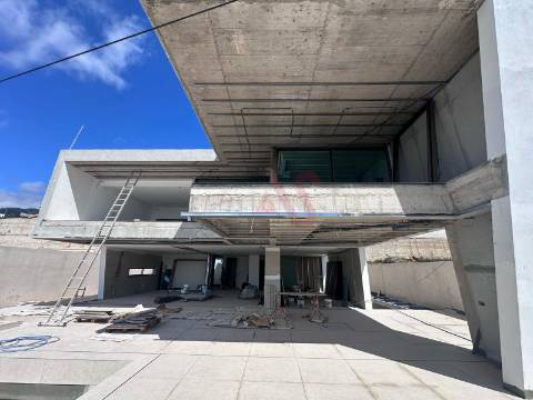 Moradia T3 com piscina infinita em Santa Maria Maior, Funchal