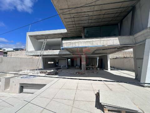 Moradia T3 com piscina infinita em Santa Maria Maior, Funchal