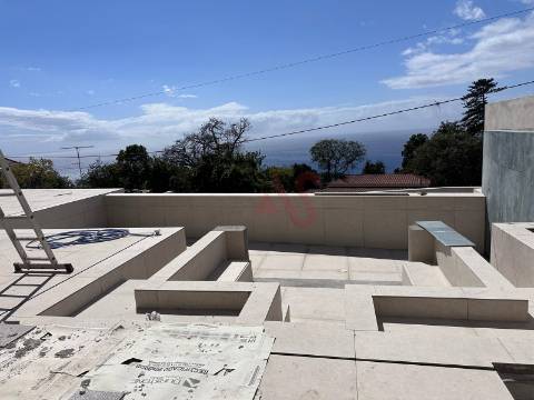 Moradia T3 com piscina infinita em Santa Maria Maior, Funchal