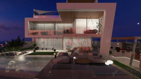 Moradia T3 com piscina infinita em Santa Maria Maior, Funchal