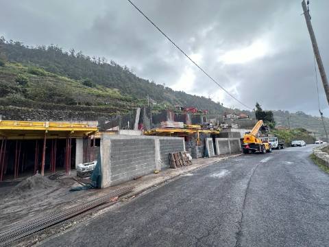 Moradia T3 Geminada no Arco da Calheta, Madeira