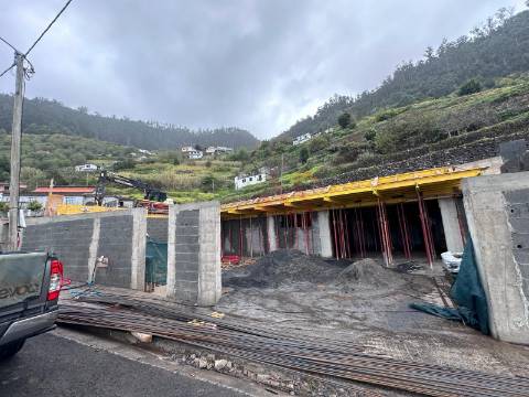 Moradia T3 Geminada no Arco da Calheta, Madeira