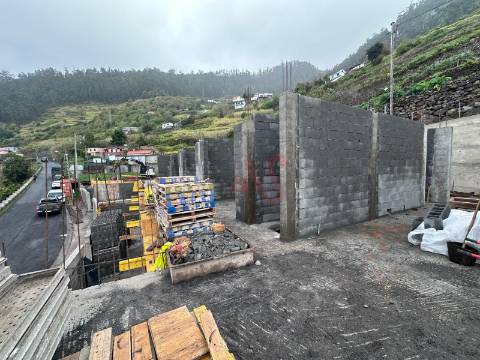 Moradia T3 Geminada no Arco da Calheta, Madeira