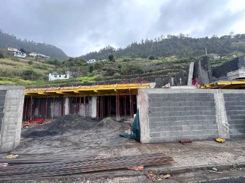 Moradia T3 Geminada no Arco da Calheta, Madeira