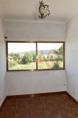 Moradia individual T6 em Gemieira, Ponte de Lima