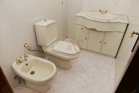 Moradia individual T6 em Gemieira, Ponte de Lima