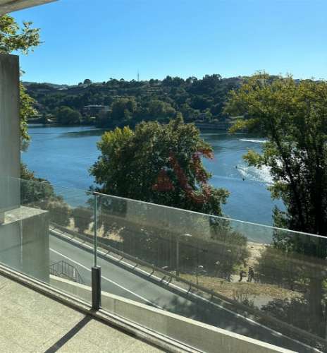 Apartamento T3 de LUXO com Ginásio, Garagem e  Vistas Rio Douro para Arrendamento em Valbom,Gondomar