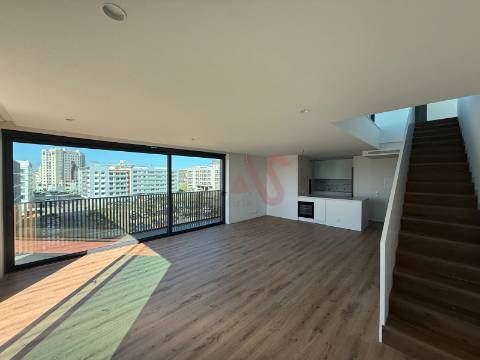 Apartamento T4 DUPLEX NOVO no Edifício ELSA Fonte Nova em Aveiro