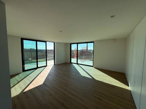 Apartamento T4 DUPLEX NOVO no Edifício ELSA Fonte Nova em Aveiro
