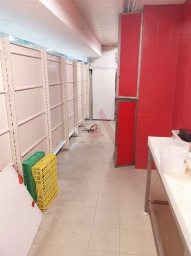 Espaço Comercial de 240 m² na Cova da Piedade, Almada