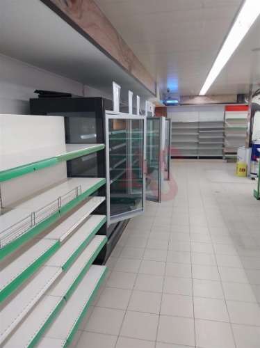 Espaço Comercial de 240 m² na Cova da Piedade, Almada