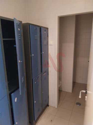 Espaço Comercial de 240 m² na Cova da Piedade, Almada