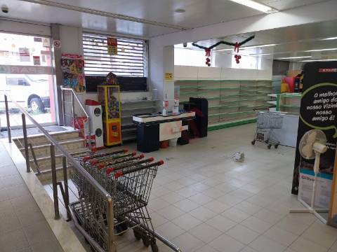 Espaço Comercial de 240 m² na Cova da Piedade, Almada