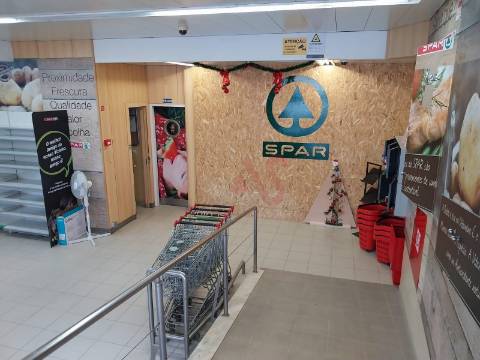 Espaço Comercial de 240 m² na Cova da Piedade, Almada