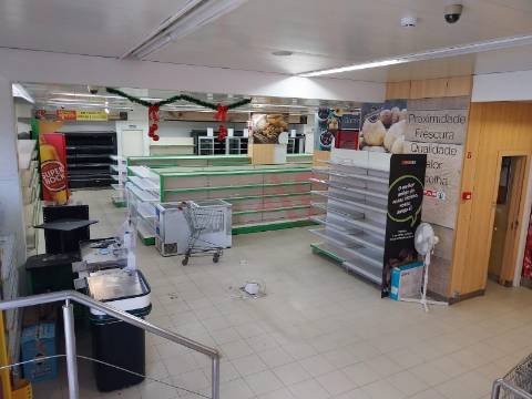 Espaço Comercial de 240 m² na Cova da Piedade, Almada