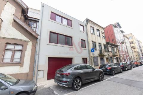 Moradia de Luxo T3+1 na Foz do Douro, a Dois Passos da Praia