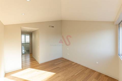 Moradia de Luxo T3+1 na Foz do Douro, a Dois Passos da Praia